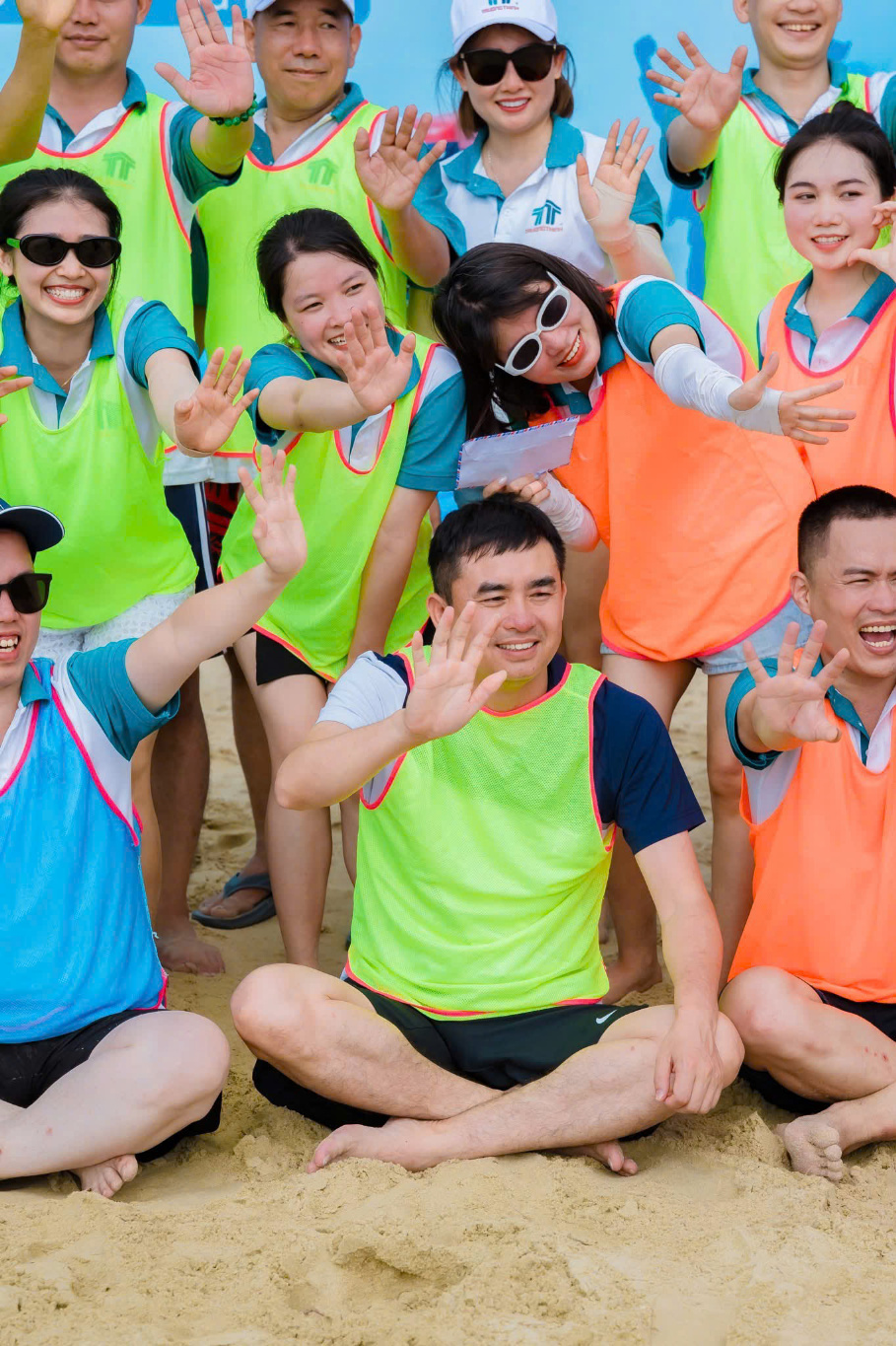 Sôi động Team Building tại biển Đà Nẵng