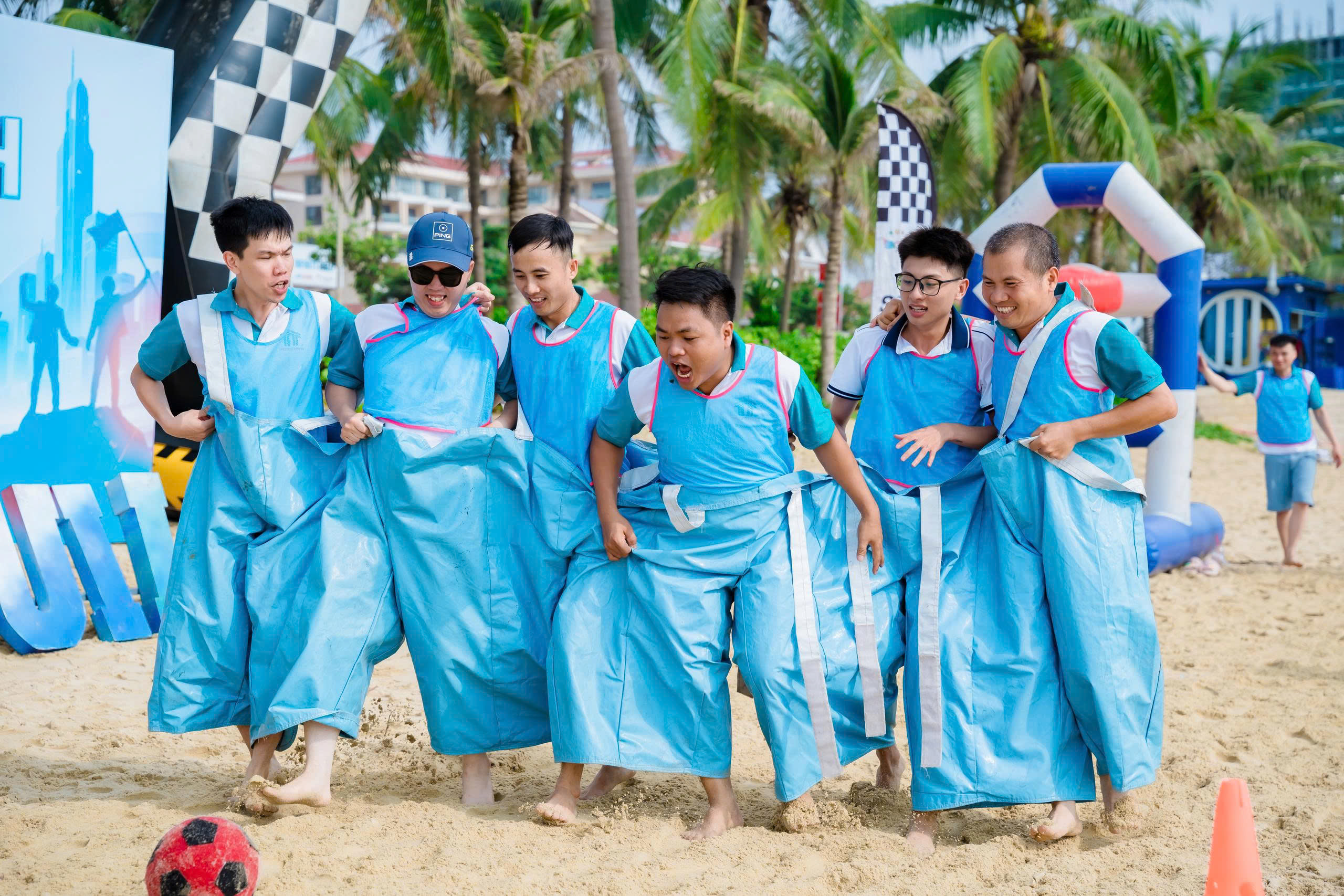 Sôi động Team Building tại biển Đà Nẵng