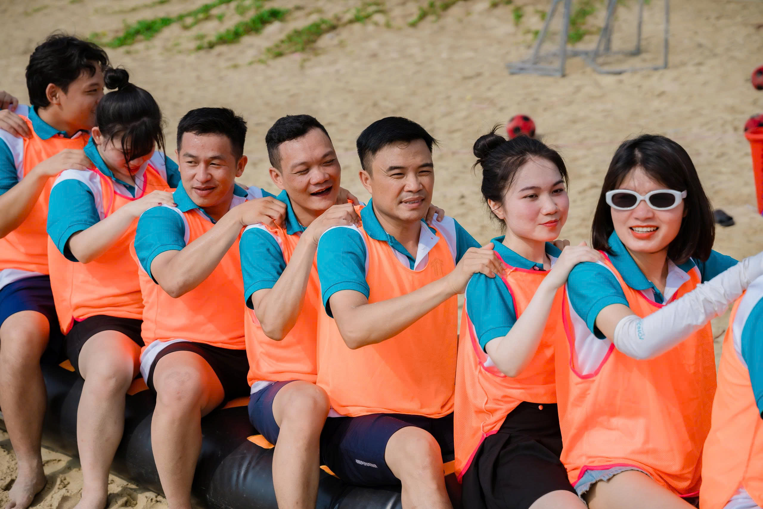 Sôi động Team Building tại biển Đà Nẵng