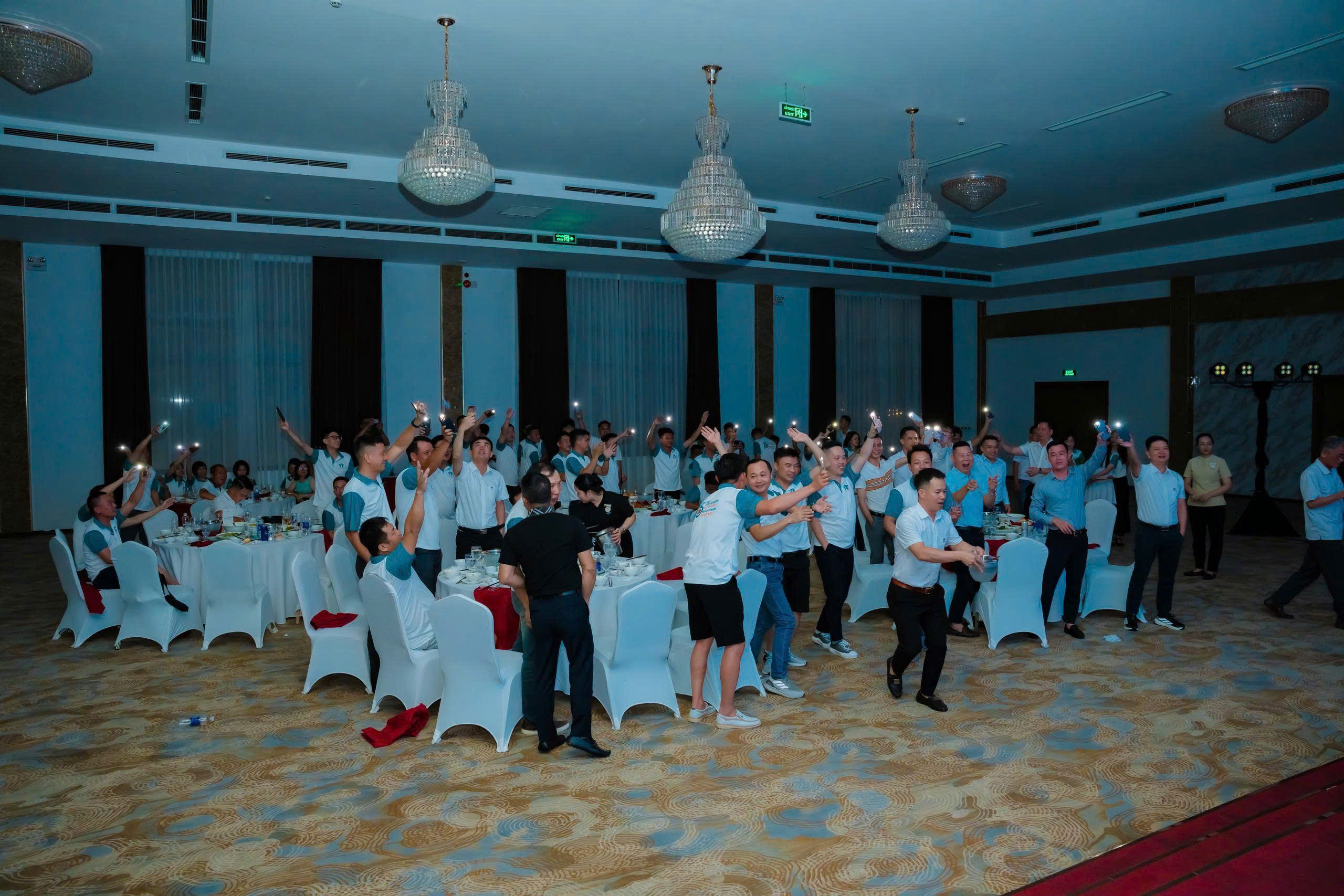 Tập thể CBCNV trong đêm Gala Dinner